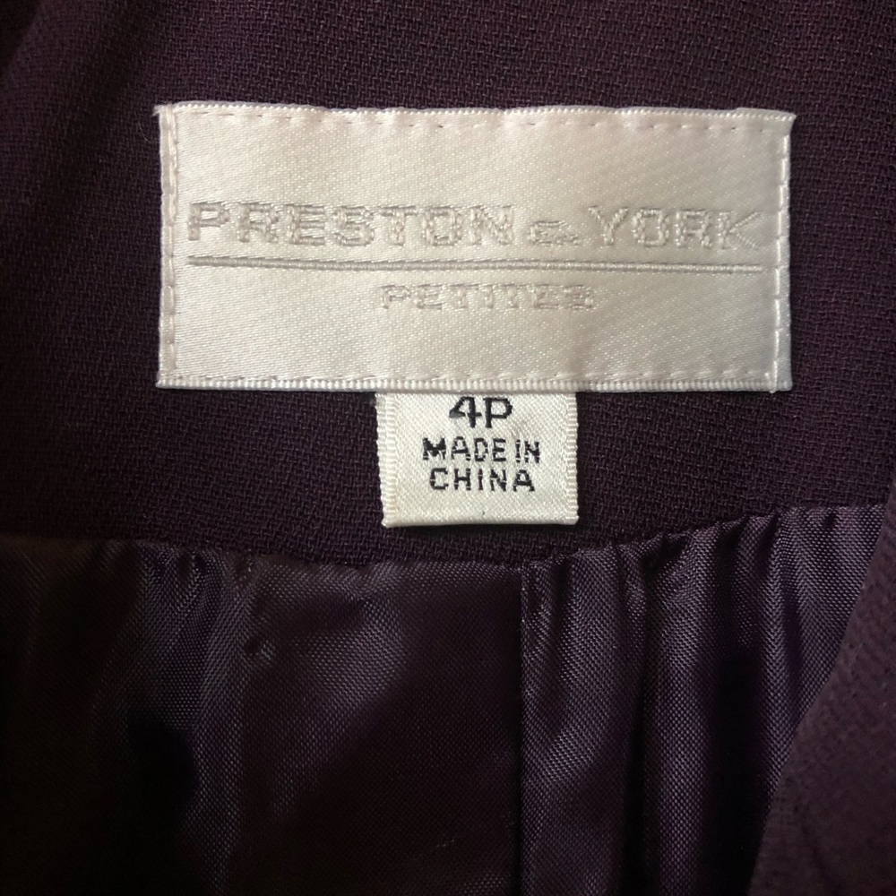 Skirtsuit - Picture 3 of 3